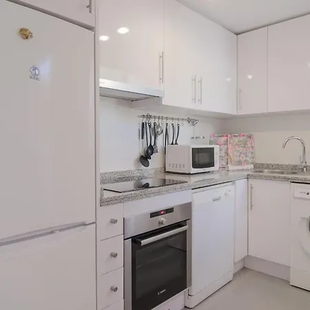 C63 - Sea View Peaceful Beach Apartment *